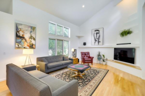 Modern and Spacious Home - 6 Mi to Dtwn South Bend
